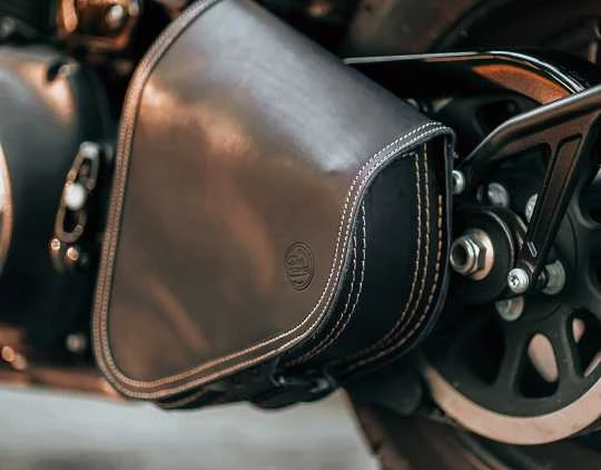 Deemeed Outsider Vintage Seitentasche Schwarz / Ecry Gestick 4 Deemeed Outsider Vintage Seitentasche Schwarz / Ecry Gestick – Bild 4